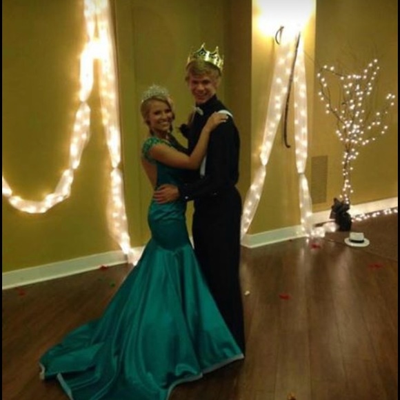 Sherri Hill Emerald Green Gown - Picture 5 of 5